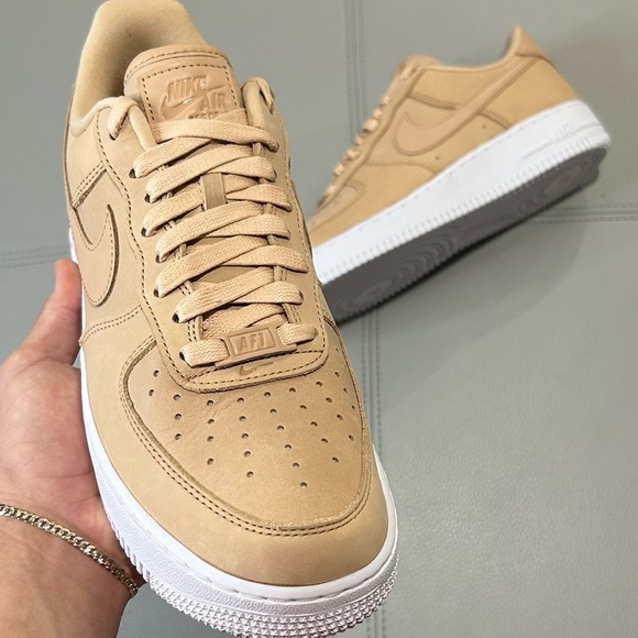 NWT NIKE AIR FORCE 1 LOW TAN - Picture 2 of 3